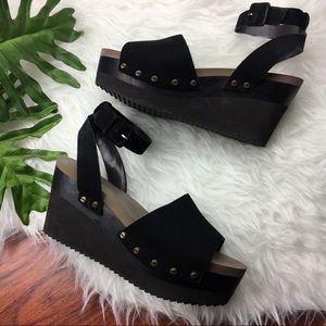 Moving sale! Flogg Poppi Platform Sandal
